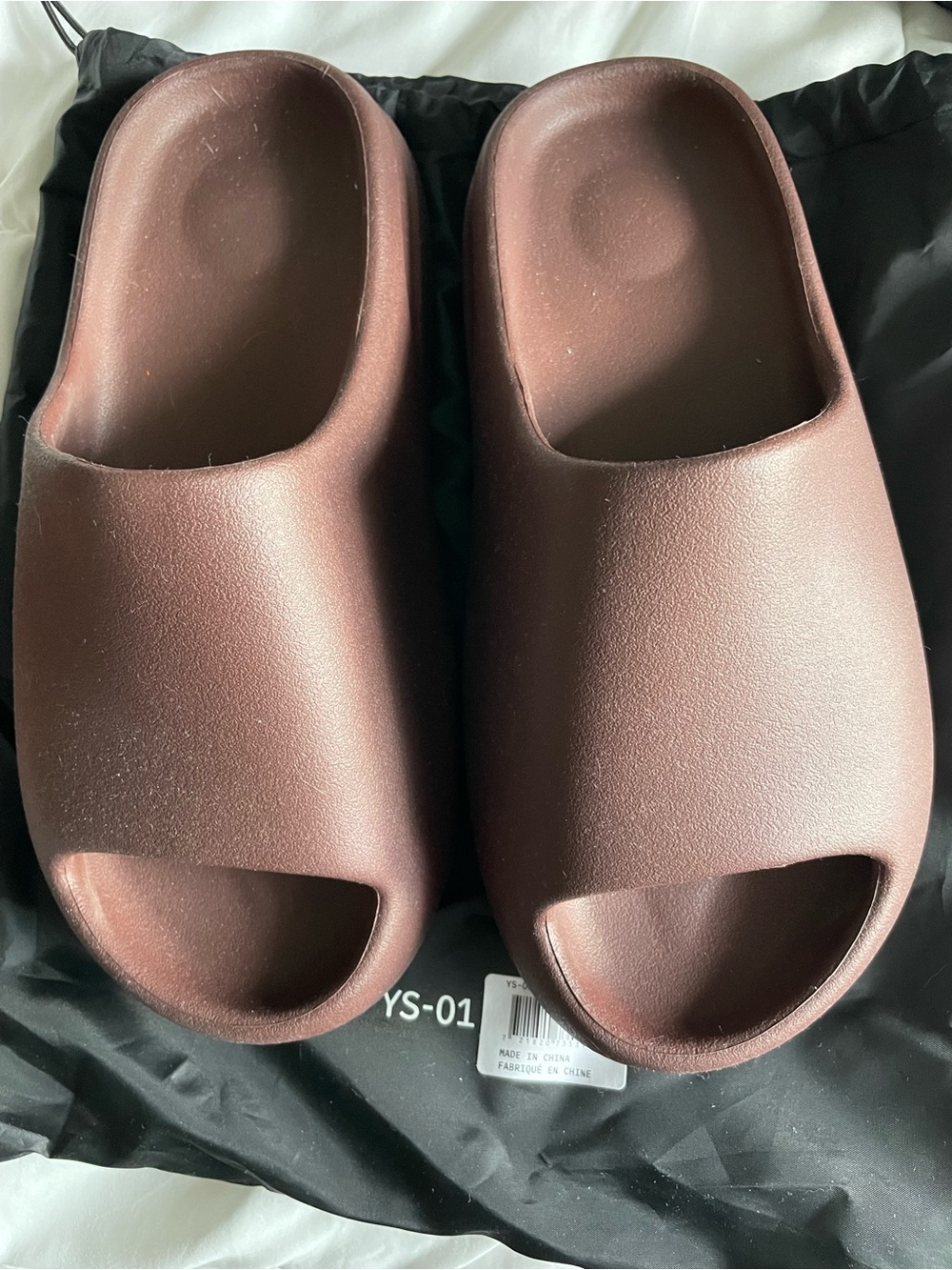 Yeezy Slide Sandals in Brown/burgundy color NWOT women’s 8/8.5